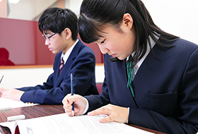 英検対策クラスの学習風景