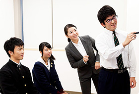 英検対策クラスの学習風景