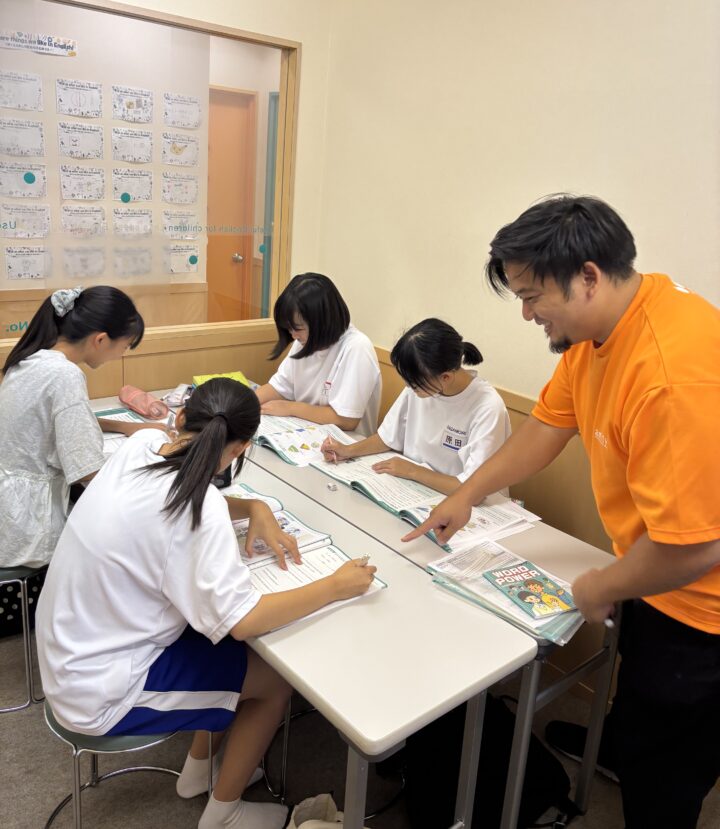 中高生からのレッスンは会話＋αの100分コースが人気ナンバー１です！文法、英検やTOEIC、TOEFL等各種試験対策レッスン、帰国子女クラスも！平日19時/20時、土曜クラス開講中。岐阜校のこども英語・英会話教室アミティー