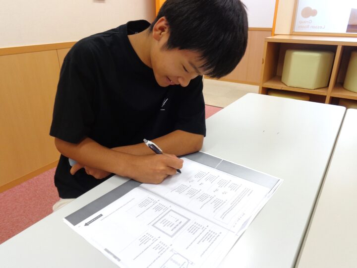 塾や部活で忙しい生徒さんも資格の勉強を頑張っています！ハイスコアを目指して先生とのレッスンに全集中！楽しみながら通ってくださっているのでスタッフ一同活躍を応援しています。岡山校のこども英語・英会話教室アミティー