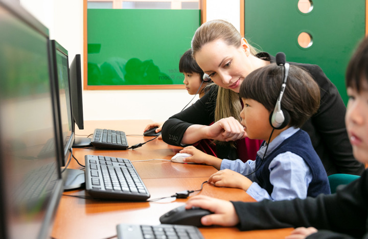 ゲーム感覚で楽しく学べるインタラクティブコース💻ネイティブの子供が使用する学習プログラムを日本で体験できるんです✨四日市校のこども英語・英会話教室アミティー