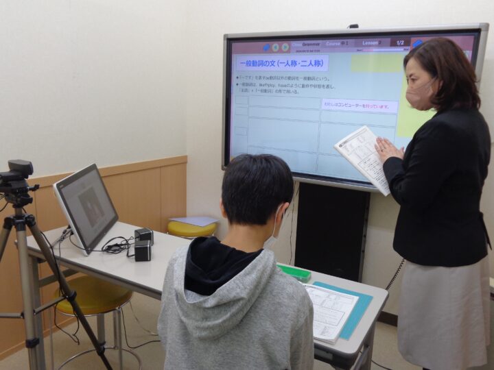 前日までのご連絡でオンラインレッスンもできます。福島校のこども英語・英会話教室アミティー
