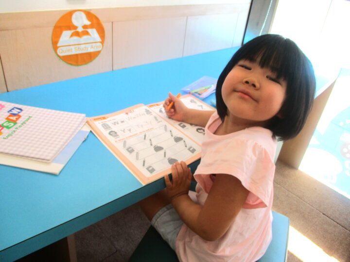 レッスンの前後で自主学習！大和鶴間校のこども英語・英会話教室アミティー