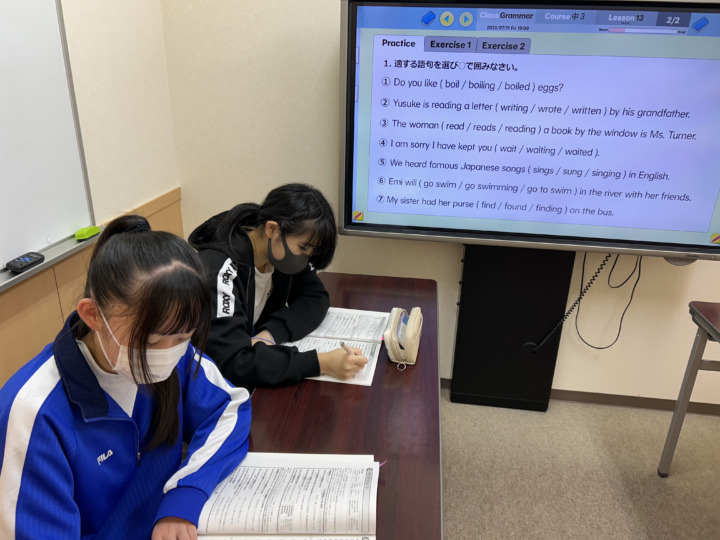 中学３年生文法クラスのレッスン風景✎仙台長町校のこども英語・英会話教室アミティー