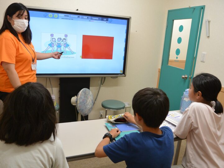 アミティーなら、帰国子女の方のレッスンもございます♪帰国されてからの英語力キープもお任せください✨西宮夙川校のこども英語・英会話教室アミティー