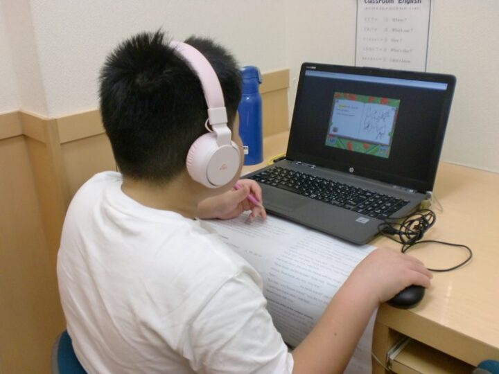 ※集中しすぎて気付いていません上北沢校のこども英語・英会話教室アミティー
