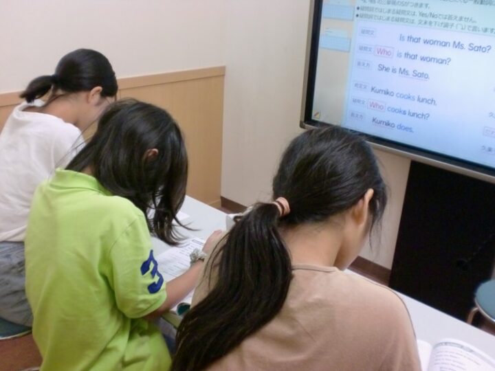 単語テスト、今日こそ満点とるぞ～！！上北沢校のこども英語・英会話教室アミティー