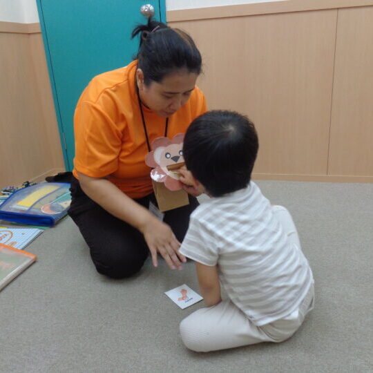 3歳児クラス　フィオナ先生と楽しく学んでいます呉校のこども英語・英会話教室アミティー
