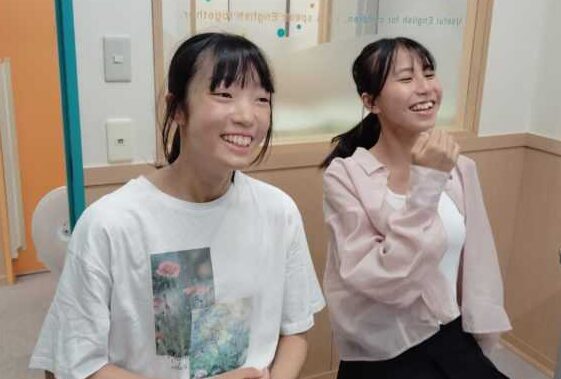 部活、テスト、塾、、、忙しい中学生のふたり。いつもニコニコ😊英語で女子トークに花を咲かせています！静岡駅南校のこども英語・英会話教室アミティー