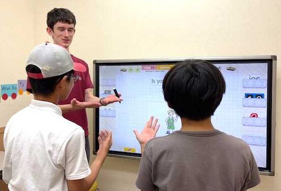 高学年クラス☆外国人の先生とも英語で話せるよ!広島宇品校のこども英語・英会話教室アミティー