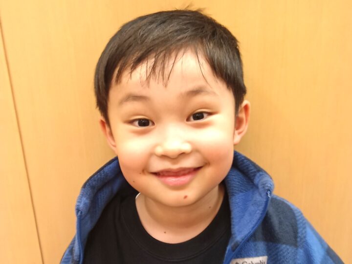 広島紙屋町校の佐井　HUGOくん（小１）