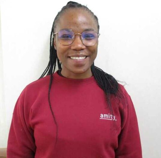 郡山校の外国人教師です。郡山校のこども英語・英会話教室アミティー