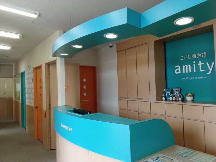 アミティー岐阜校のロビー内観