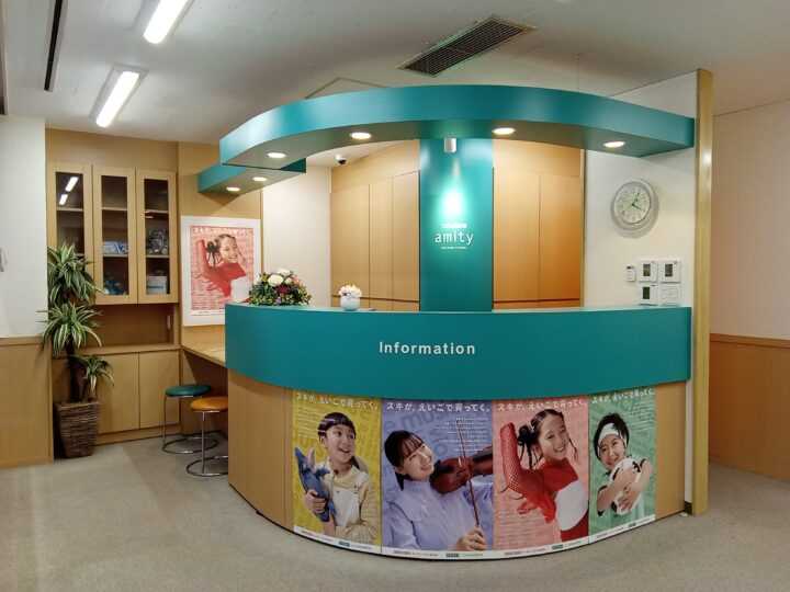 大阪江坂校ロビー写真