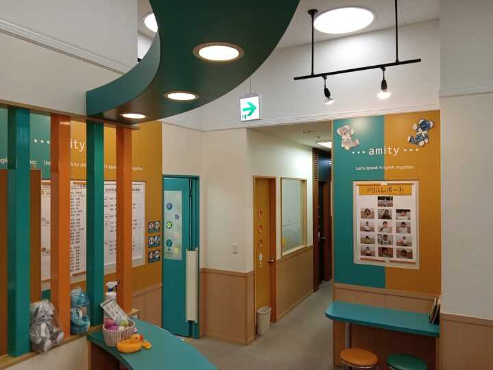 呉校の内観写真