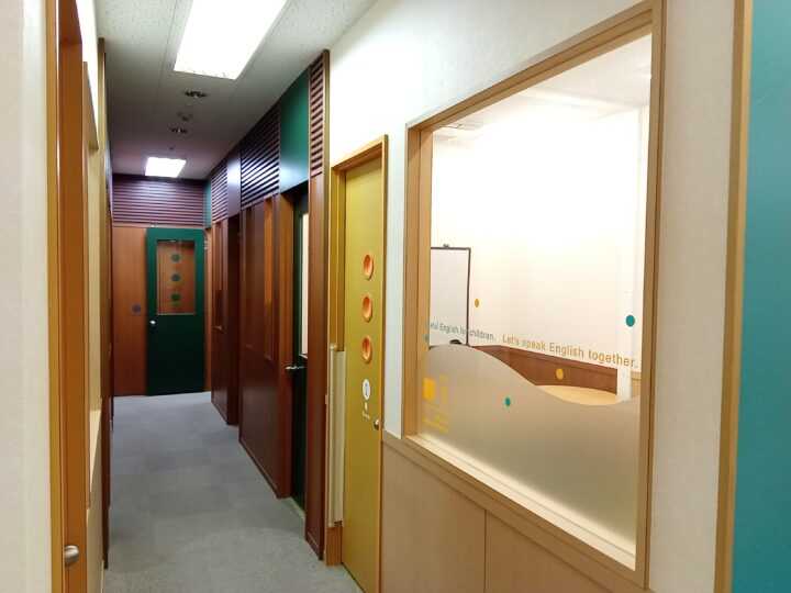 呉校の内観写真