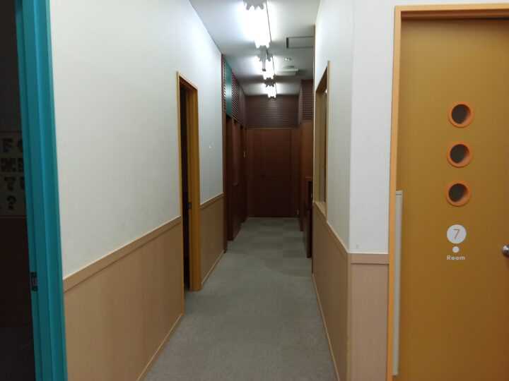 市川妙典校の内観写真