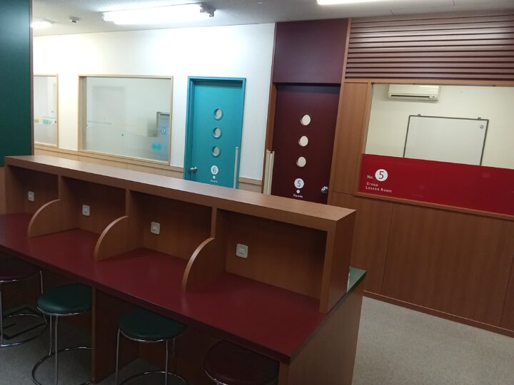 広島大芝校の内観写真