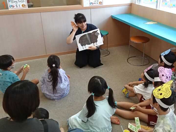 キッズイベント①　絵本読み聞かせ💗みんな真剣です！徳山校のこども英語・英会話教室アミティー