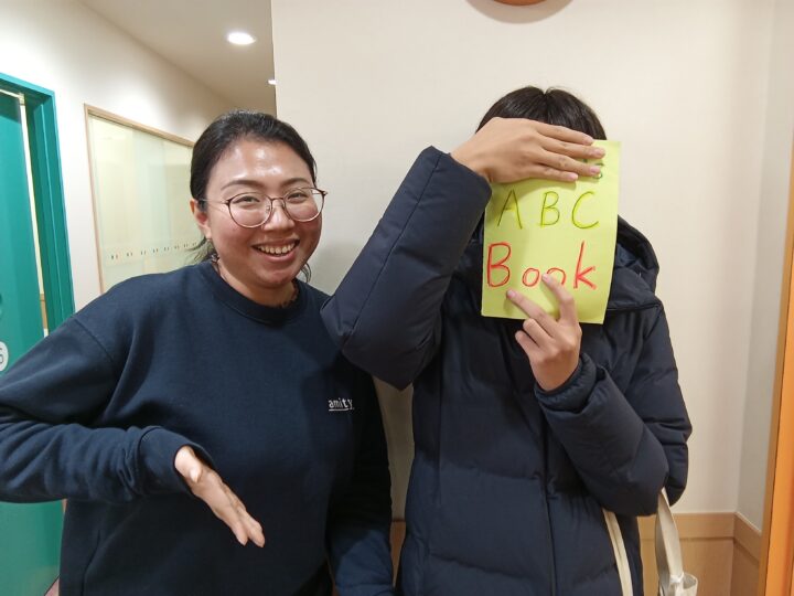 小さい頃からご通学下さっている高校生!いつの間にか先生より背が高くなりました。上北沢校のこども英語・英会話教室アミティー