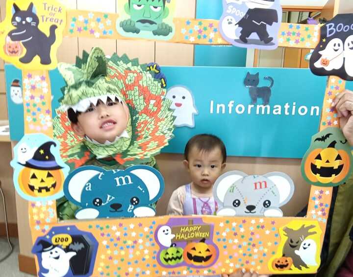 季節のイベントも実施中!ハロウィンの時期は仮装して来てください🎃!神戸板宿校のこども英語・英会話教室アミティー