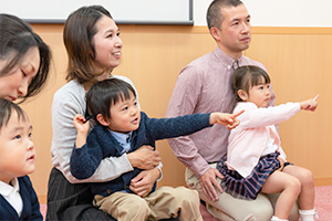 小さなお子さまを飽きさせないレッスンで基礎的な英語学習を指導。