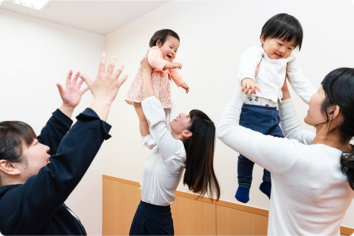 小さなお子様も安心の母と子のクラス