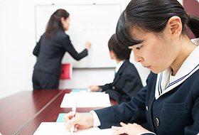 帰国子女クラスの学習風景