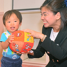 子ども英会話専門校の先生が教える「英語はいつから習わせる？」